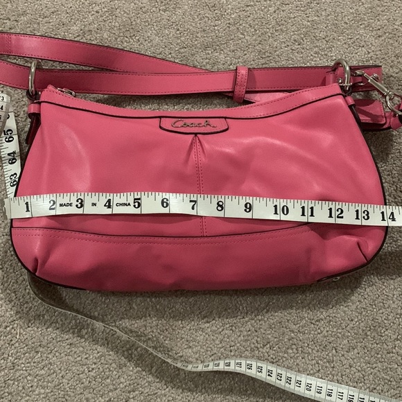 Coach bag with matching wallet and key chain. - Picture 9 of 10